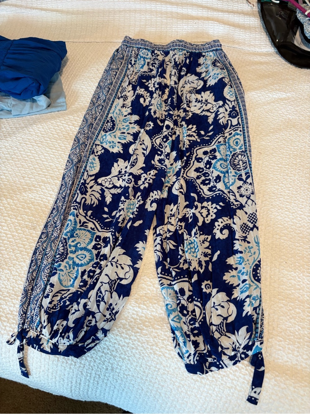 NWT Rachel Zoe Blue Boho Print Tie Hem Crop Pants Size Large - Picture 4 of 4